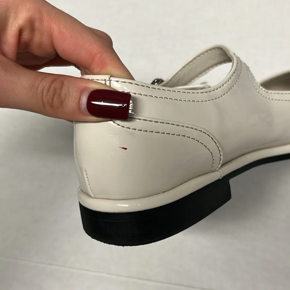 Steve Madden Jkenny off white patent leather Mary Jane dress shoe flats sz 5